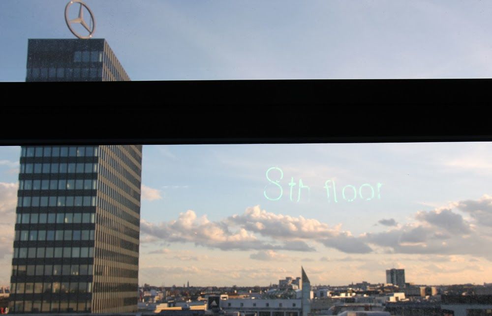 Spiegelung im Fenster – 8th floor
