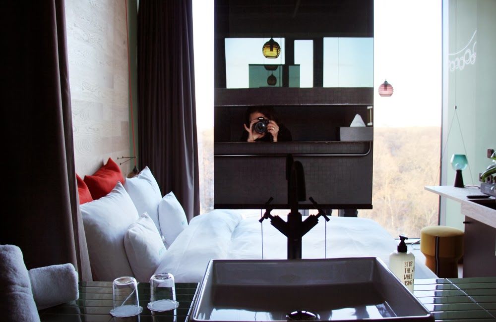 Schwebender Spiegel, offenes Bad