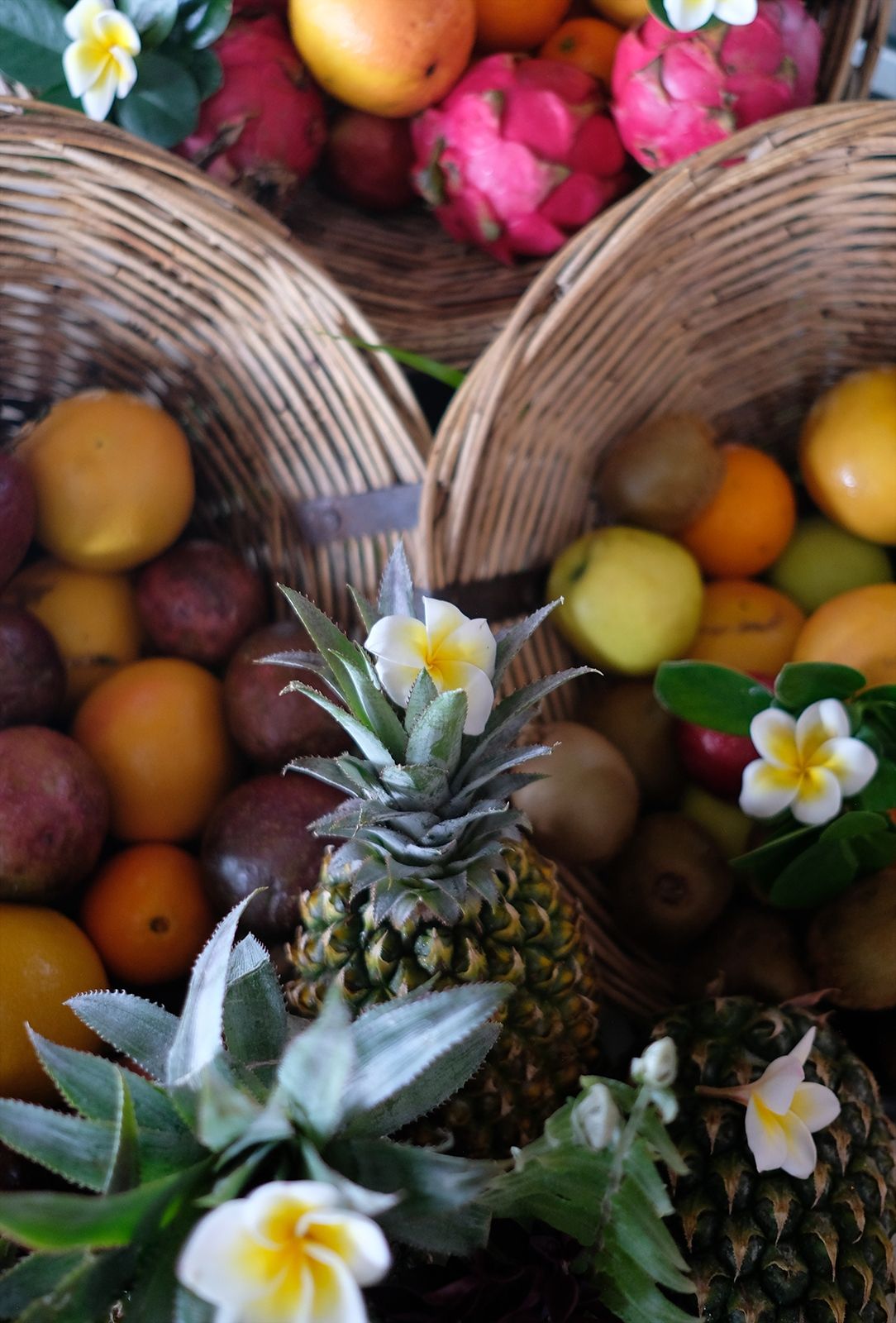 Inselfarben auf dem Frühstücksbuffet im Dining Room, dem Hauptrestaurant des Hotels; hier treffen sich die Gäste zum Frühstück, Mittag- und Abendessen; fantastisch gekocht wird internationale und mauritische Küche im Buffet-Stil; Life Cooking Stationen bieten jeden Tag wechselnde Gerichte an; alle Speisen sind von höchster Qualität und schmecken hervorragend