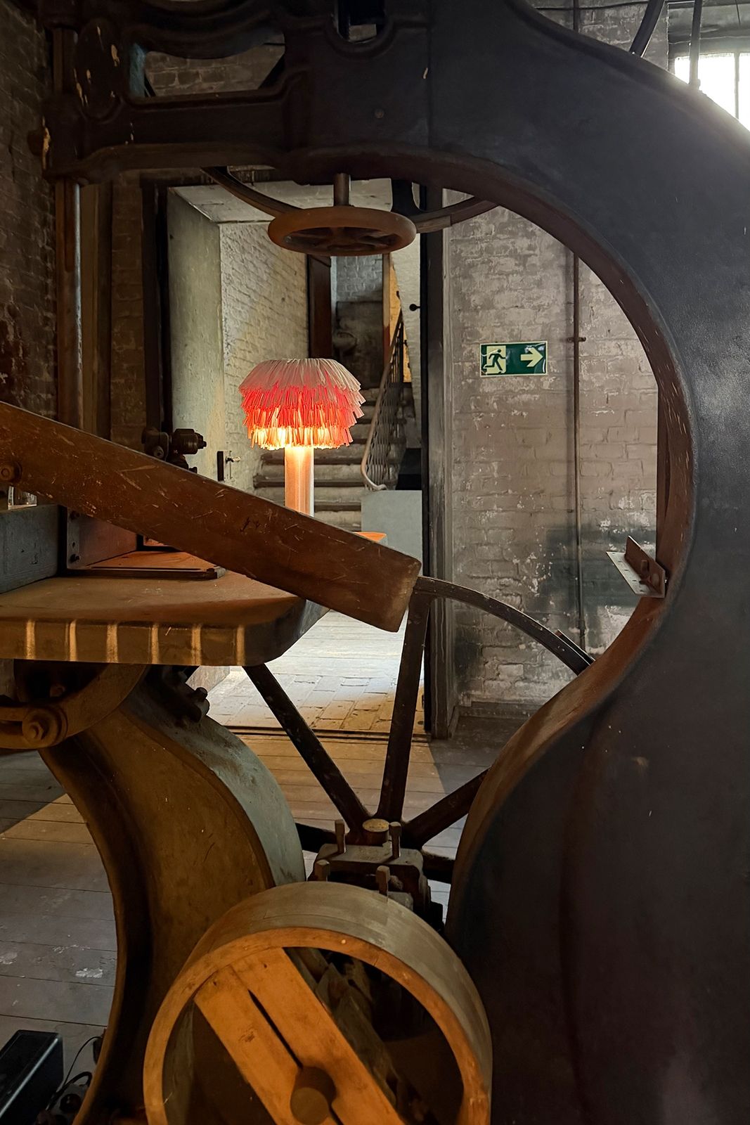 20 Jahre LLOT LLOV: Das Berliner Designstudio feierte sein großes Jubiläum in der ehemaligen Jalousiefabrik in Kreuzberg mit anderen Berliner Kreativen; Leuchte FRAN TABLE