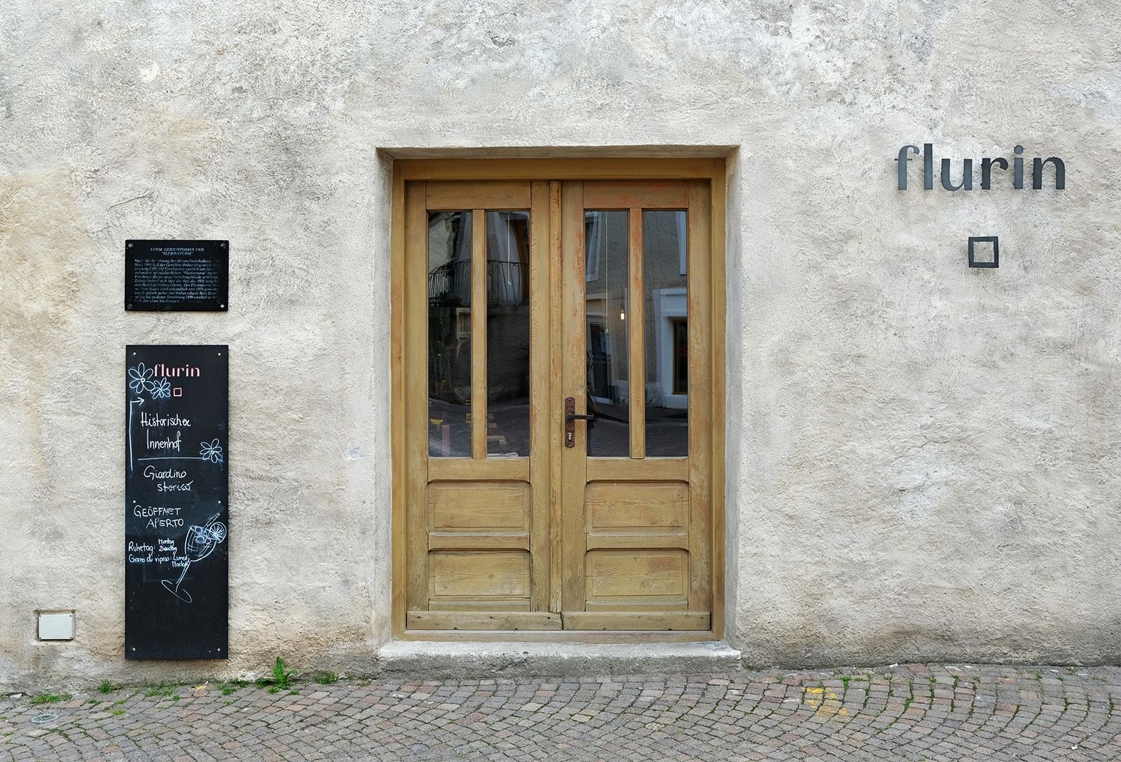 Herzlich Willkommen bei Thomas Ortler im Südtiroler Vinschgau – Speisen, trinken und übernachten im Flurinsturm aus dem 14. Jahrhundert