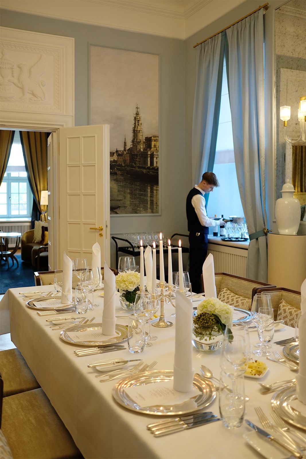 Hervorragender Service, stilvolles Table Setting und hervorragende Küche für Gäste mit hohem Anspruch an ein Fünf-Sterne-Haus 