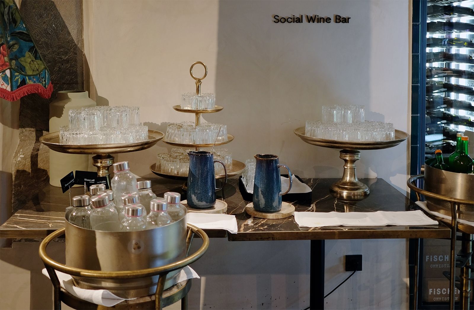 Morgens frisch gepresster Orangensaft, abends (Social)Wine 