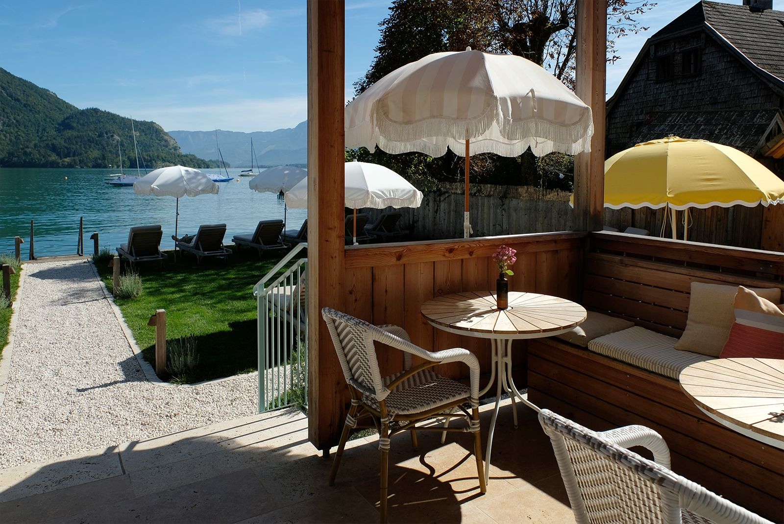 Ein Haus mit Geschichte in exklusiver Lage, mit Privatstrand und umgeben von See und Bergen