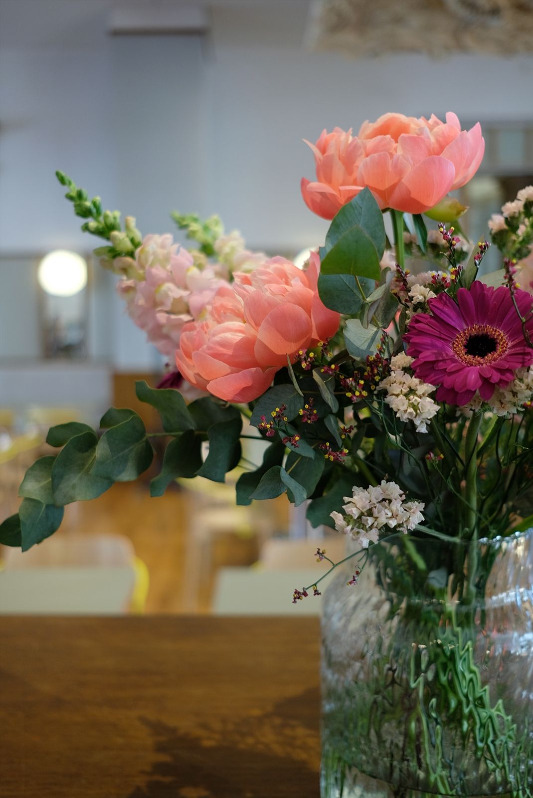 Im W66 sind nicht nur die Blumen farbenfroh – Die Speisen sind es mitunter auch