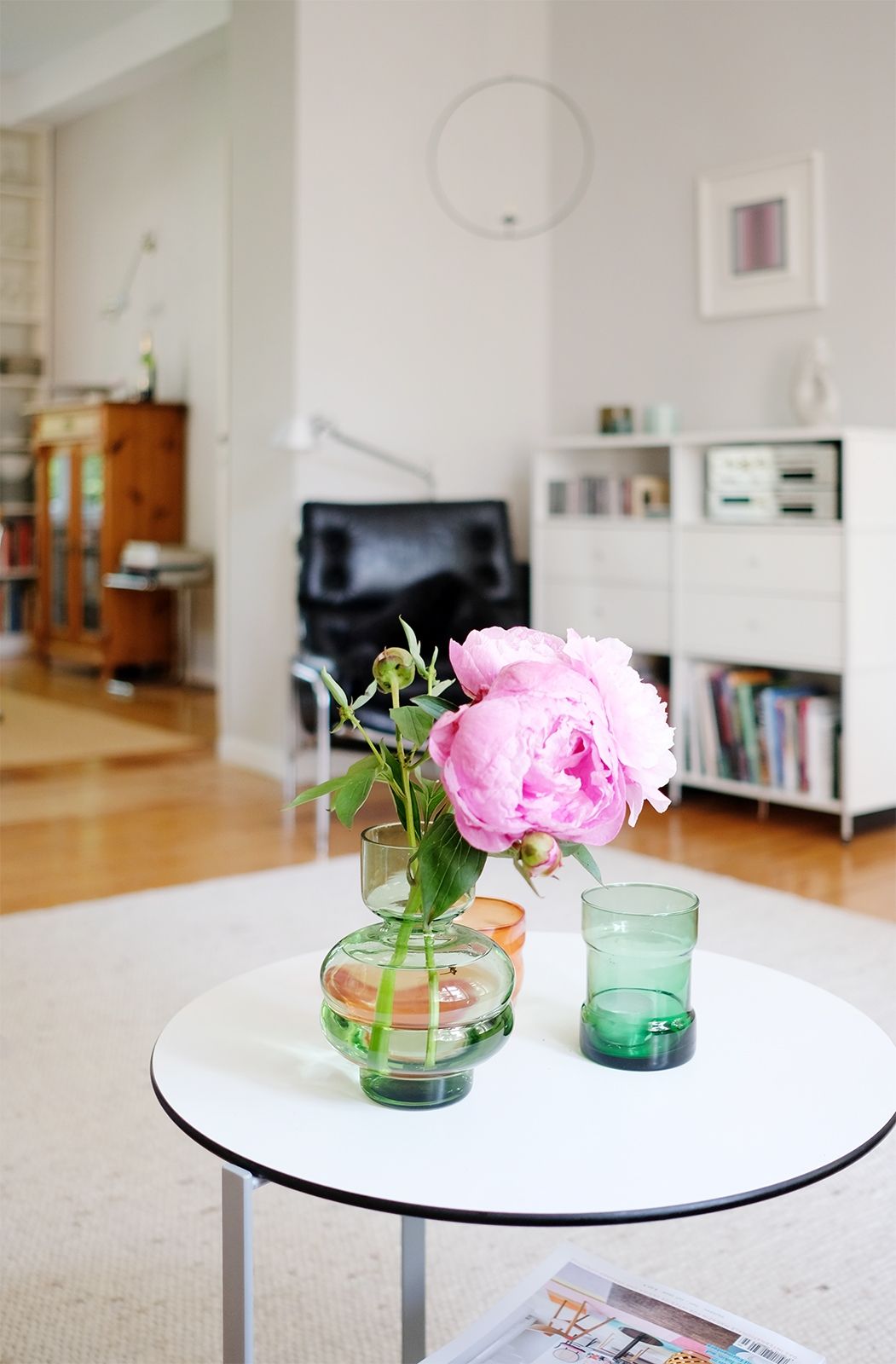 Als wäre es immer so gewesen – Alles wieder an seinem Platz und frische Blumen in der Vase 