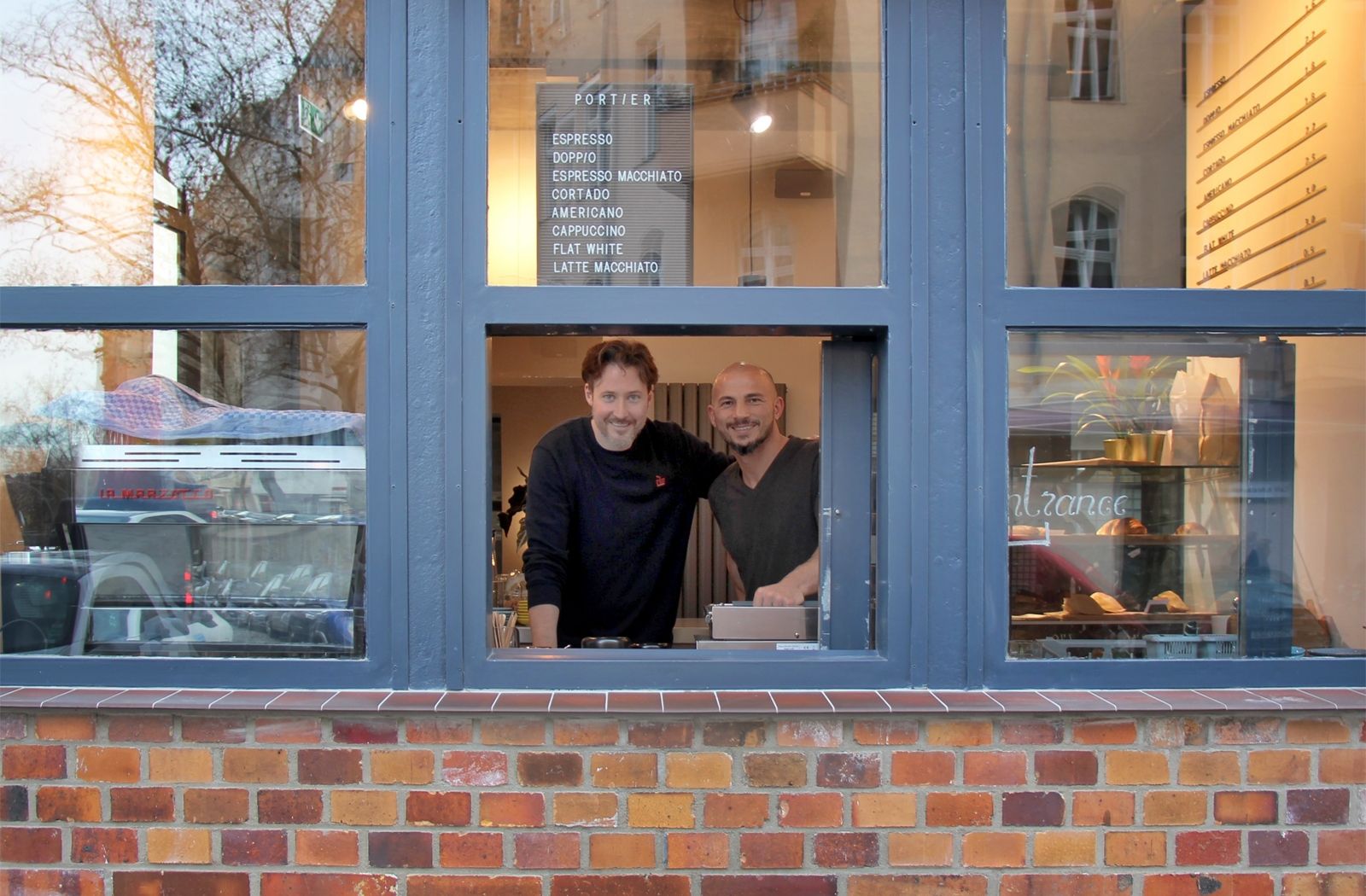 Coffeeshop-Inhaber Vytas Caim und Ayhan Yilmaz
